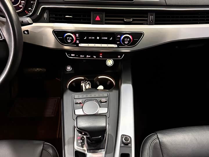 Audi A4L 2019 40 TFSI VI — фото 18