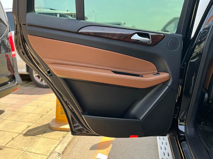 Mercedes-Benz GLS 2018 GLS 400 4 MATICLuxury — фото 15