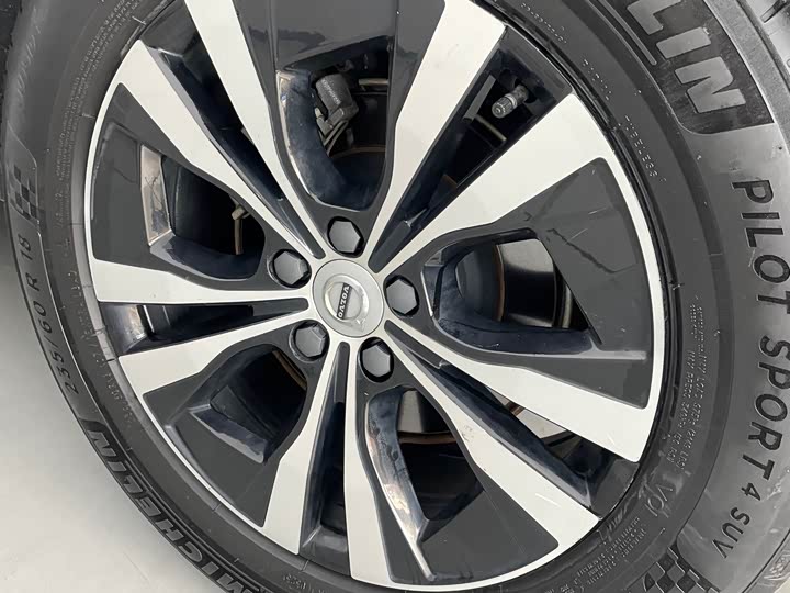 Volvo XC60 2023 B 5 4 WD — фото 13