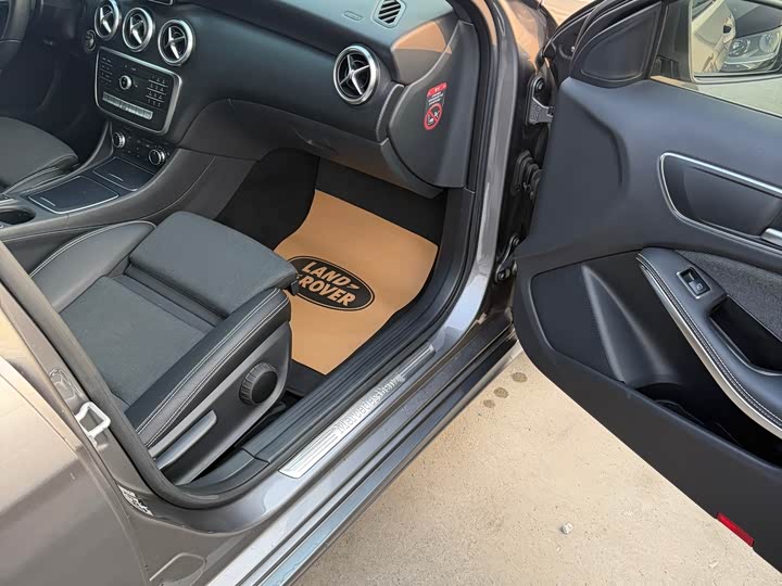 Mercedes-Benz A-Class 2017 A 200 — фото 16