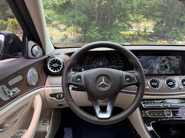 Mercedes-Benz E-Class 2018 E 300 L Luxury — фото 11