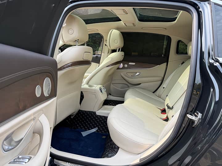 Mercedes-Benz E-Class 2018 E 300 L Luxury — фото 6