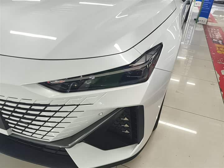 Changan UNI-V 2023 1.5 T — фото 15