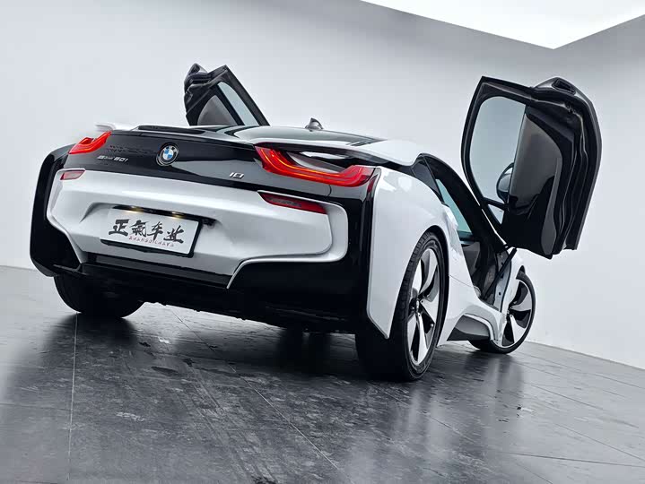 BMW i8 2014 Standard — фото 12