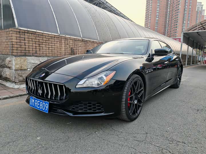 Maserati Quattroporte — фото 1