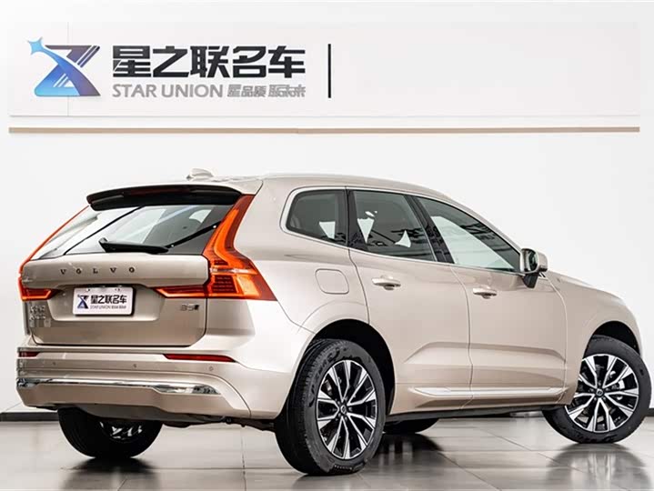 Volvo XC60 2025 B 5 4 WD — фото 7