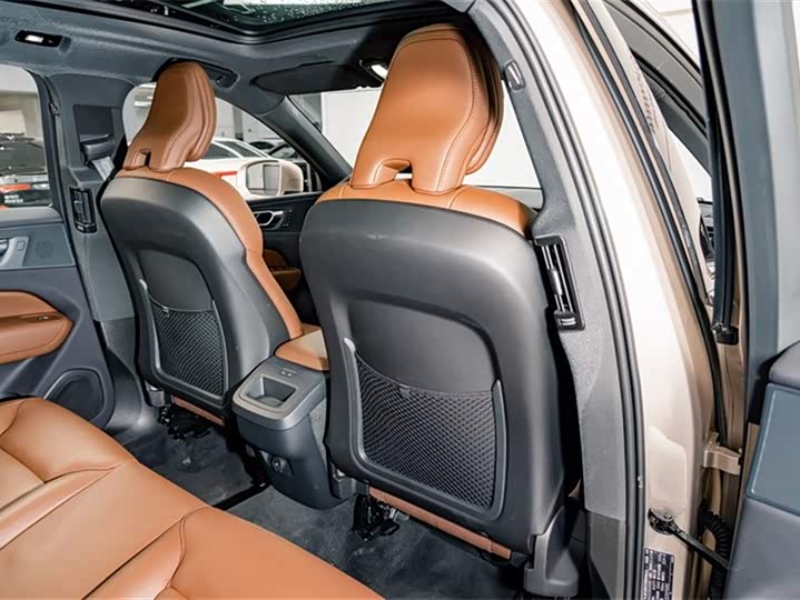 Volvo XC60 2025 B 5 4 WD — фото 20