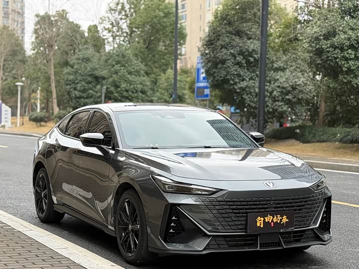 Changan UNI-V 2023 1.5 T Premium — фото 3