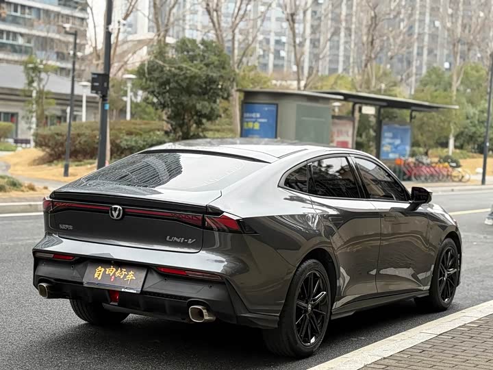 Changan UNI-V 2023 1.5 T Premium — фото 21