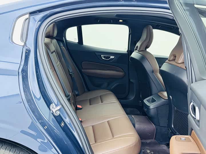Volvo S60 2022 B 4 — фото 11