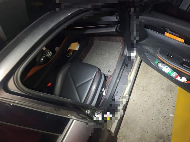 Changan UNI-V 2022 1.5 T Premium — фото 20