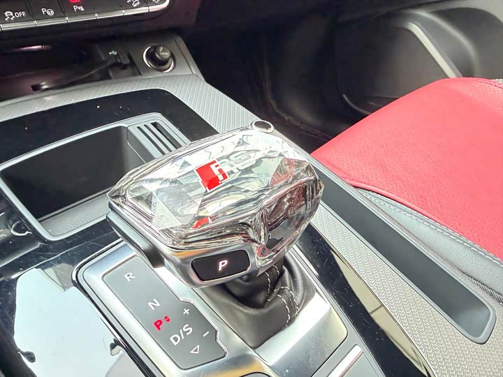 Audi Q5L Sportback 2024 40 TFSI Luxury — фото 7