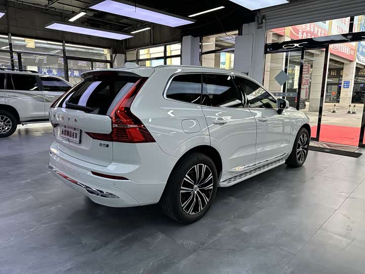 Volvo XC60 2022 B 5 4 WD — фото 4