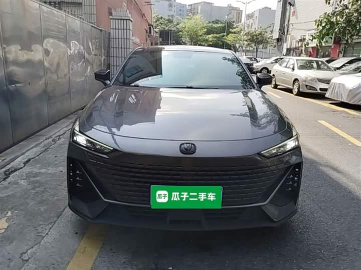 Changan UNI-V 2022 1.5 T Premium — фото 3
