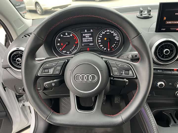 Audi Q2L 2023 35 TFSI — фото 7