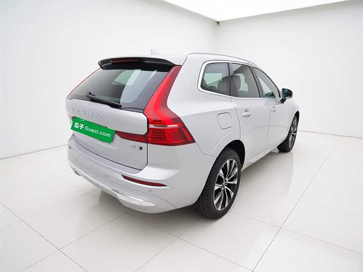 Volvo XC60 2025 B 5 4 WD — фото 12