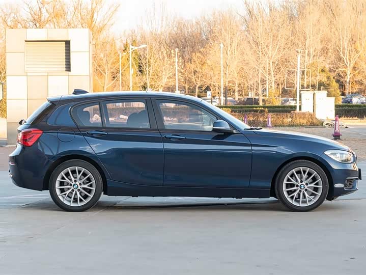BMW 1-Series 2015 120i Leading — фото 6