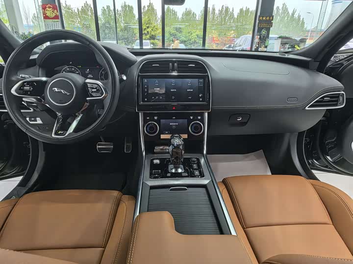 Jaguar XEL 2023 2.0 T 250 PS R-DYNAMIC S — фото 12