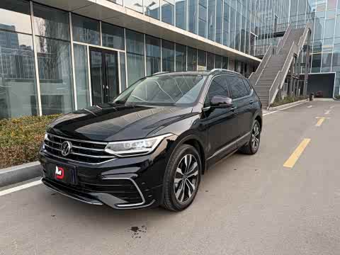 Volkswagen Tiguan L — фото 10
