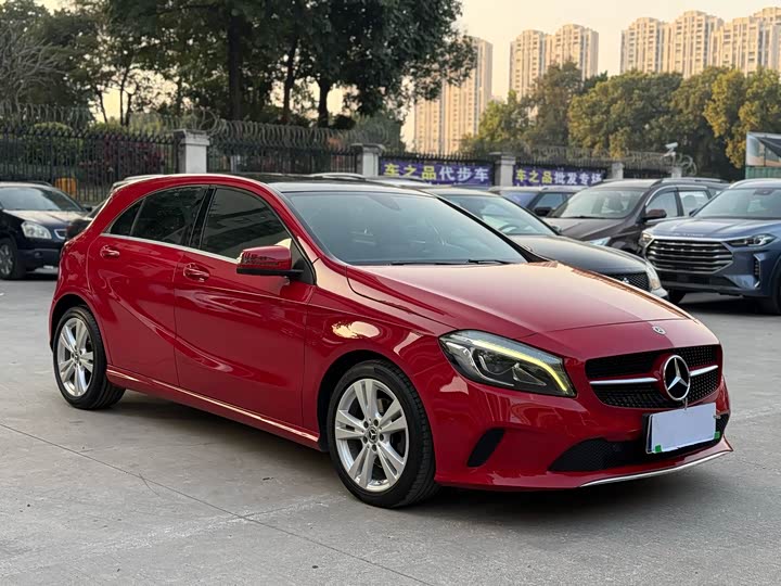 Mercedes-Benz A-Class 2016 A 200 — фото 3