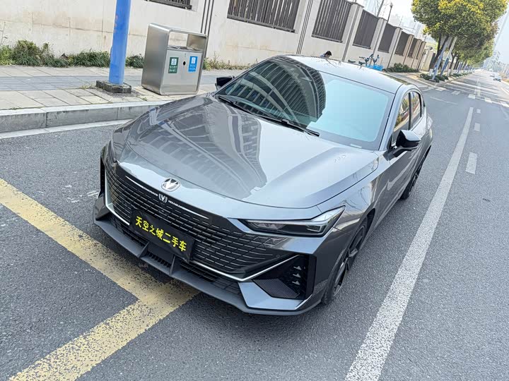 Changan UNI-V 2023 1.5 T Premium — фото 5
