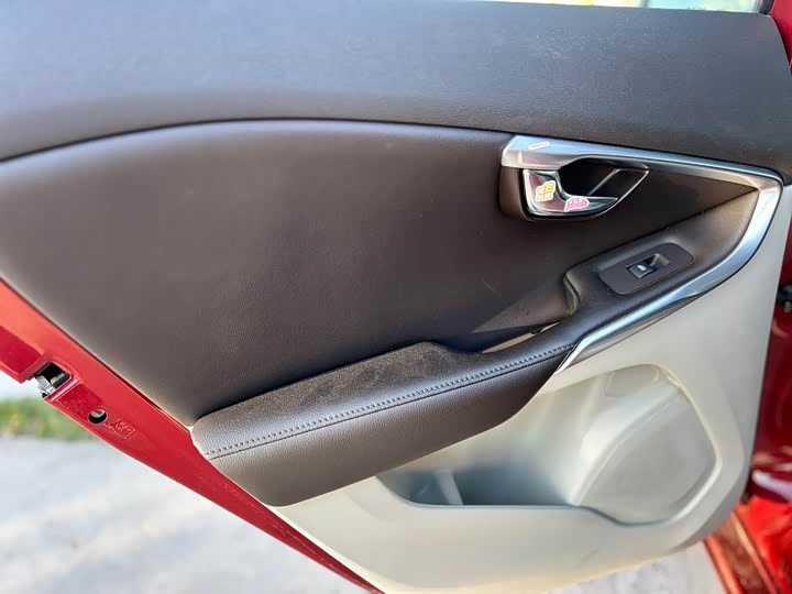 Volvo V40 2015 1.6 T — фото 29