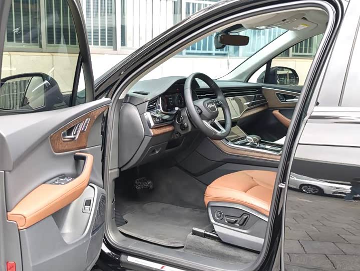 Audi Q7 2023 55 TFSI quattro S line Sport — фото 5
