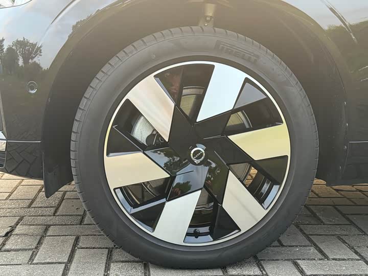Volvo XC60 Hybrid 2024 T 8 PHEV 4 WD — фото 8