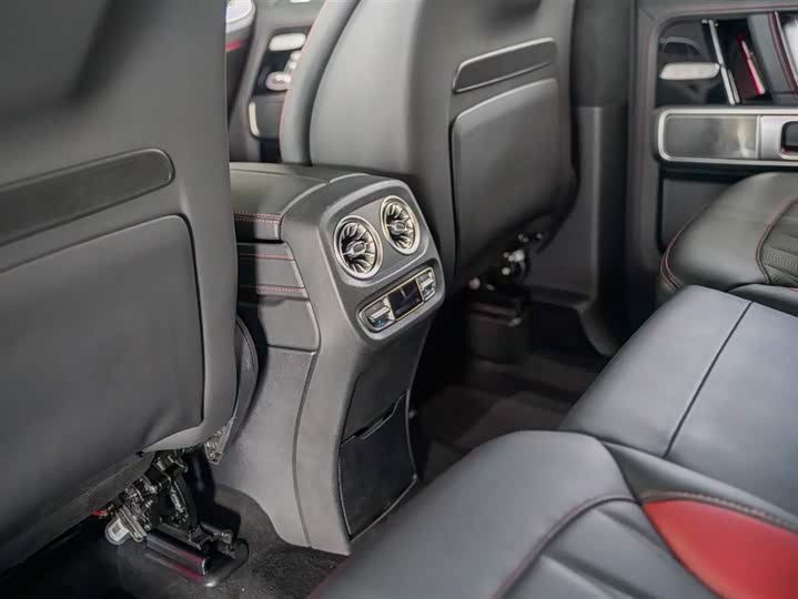 Mercedes-Benz G-Class 2024 G 500 — фото 13