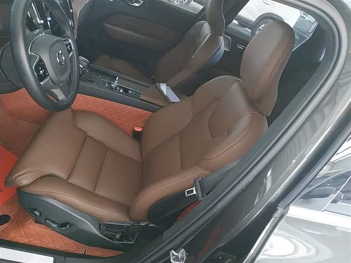 Volvo XC60 2021 T 5 4 WD — фото 15