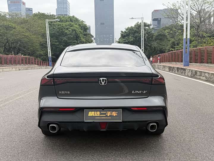 Changan UNI-V 2022 1.5 T Premium — фото 22