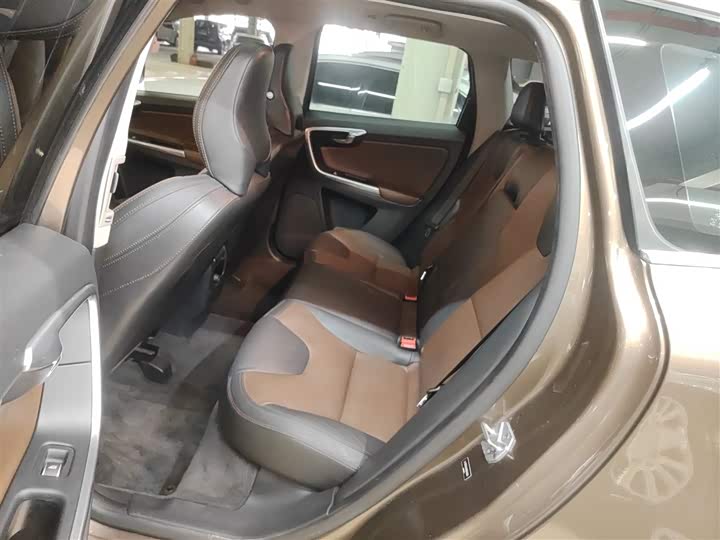 Volvo XC60 2017 T 5 AWD — фото 13
