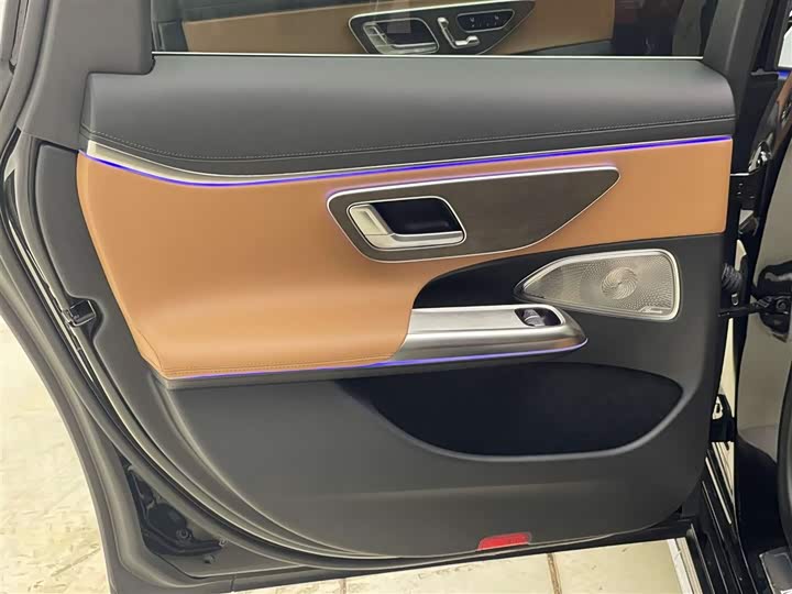 Mercedes-Benz E-Class 2024 E 300 L — фото 15