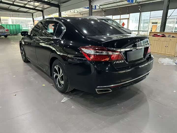Honda Accord — фото 6