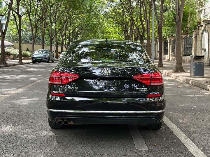 Volkswagen Passat — фото 14
