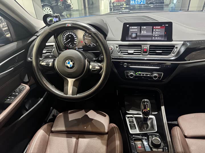 BMW 1-Series 2020 120i M — фото 12