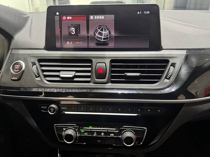 BMW 1-Series 2020 120i M — фото 14