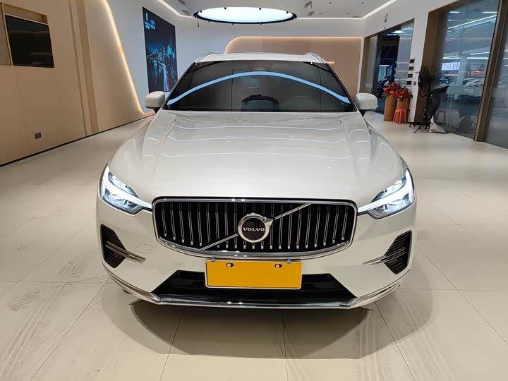 Volvo XC60 2023 B 5 4 WD — фото 3