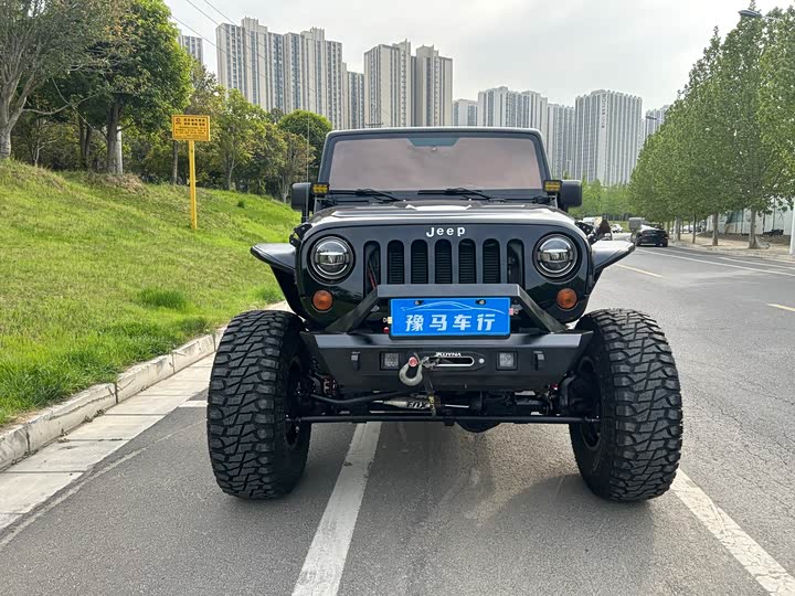 Jeep Wrangler — фото 2
