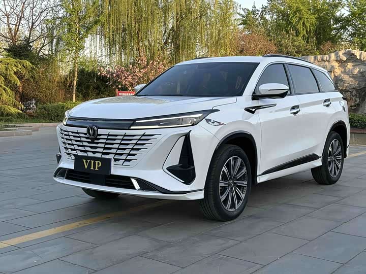 Changan CS75 PLUS 2023 1.5 T ATPremium — фото 1