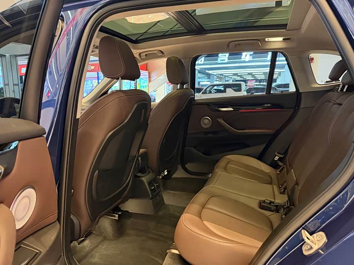 BMW X1 2022 s Drive 25 Li Leading — фото 6