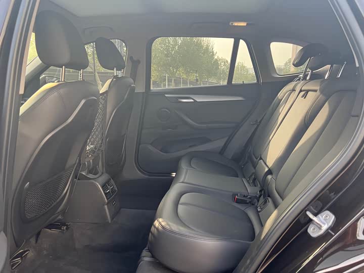 BMW X1 2019 s Drive 18 Li — фото 10