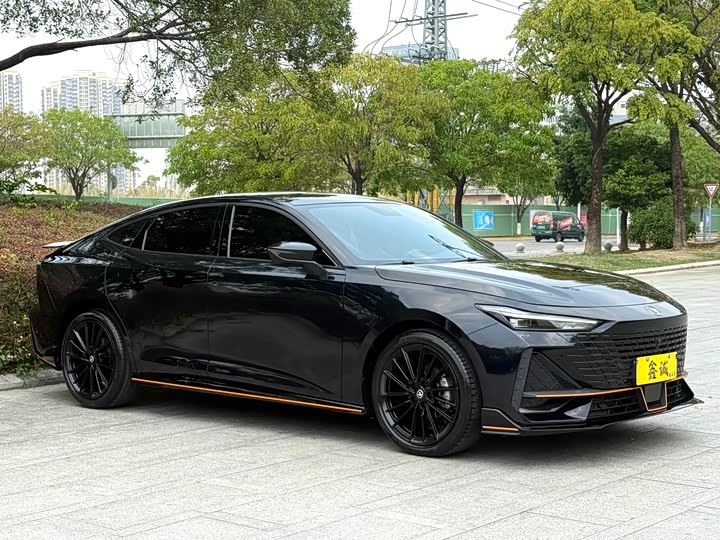 Changan UNI-V 2022 1.5 T — фото 2