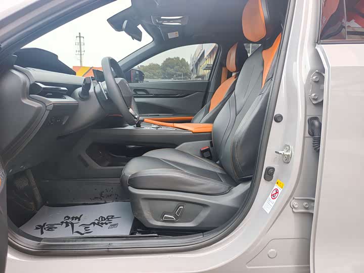 Changan UNI-V 2023 1.5 T Premium — фото 5