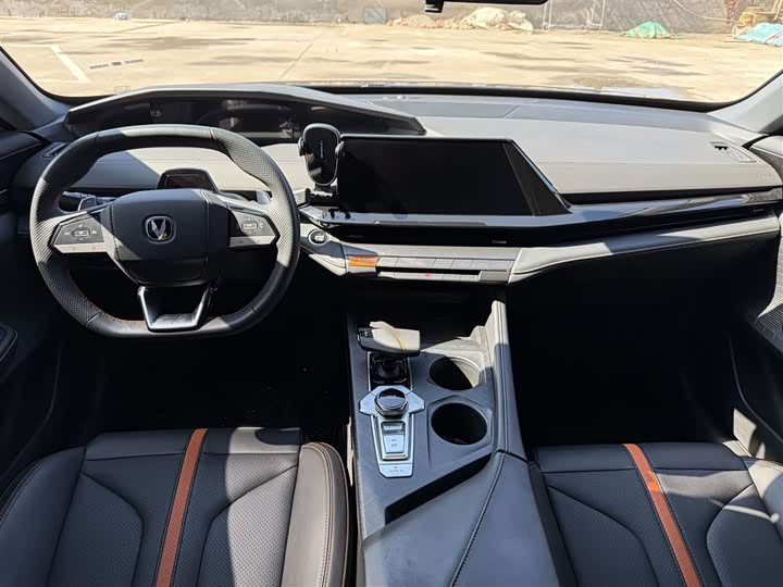 Changan UNI-V 2024 1.5 T Premium — фото 22