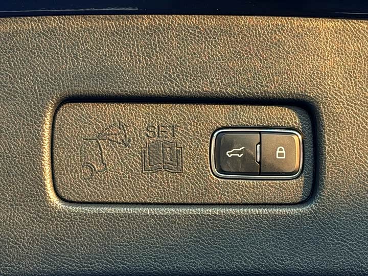 Lincoln Aviator — фото 23
