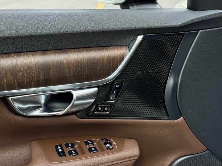 Volvo V90 2021 Cross Country B 5 AWD — фото 18