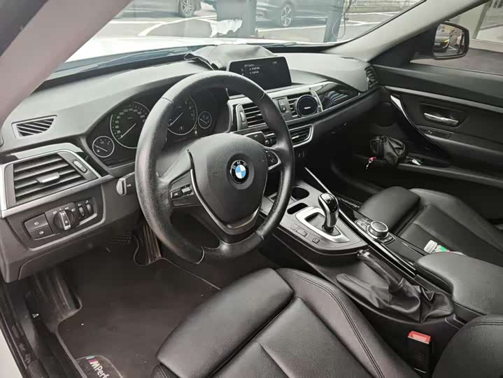 BMW 3-Series 2018 320i — фото 5
