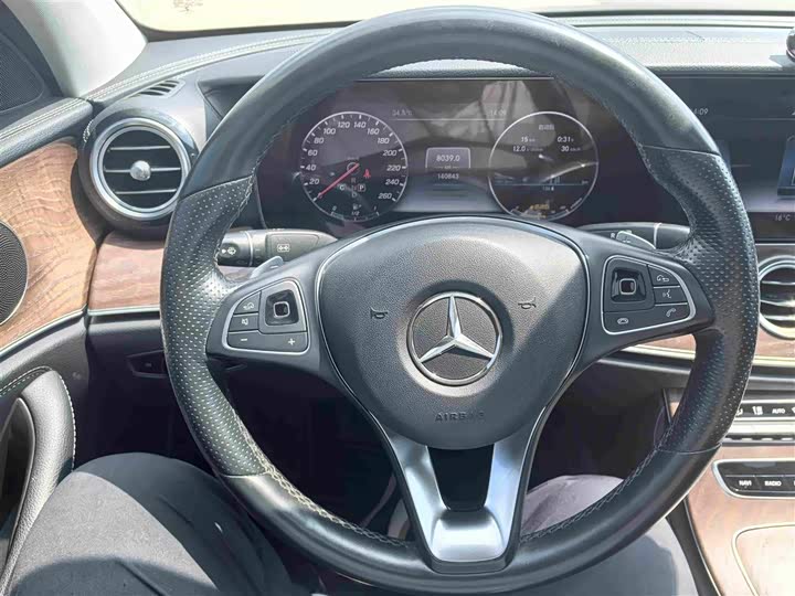 Mercedes-Benz E-Class рестайлинг E 200 L — фото 16