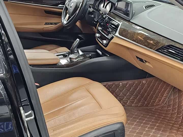 BMW 5 Series 528Li — фото 12